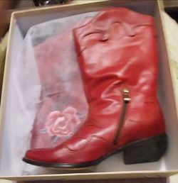 L'Artiste by Spring Step "Cheyenne" Red Leather Embroidered Rose Western Boot, Women's Size 7.5-8