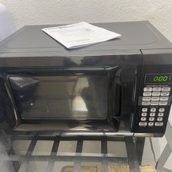 Hamilton Beach 0.7 Cu. Ft. Black Microwave