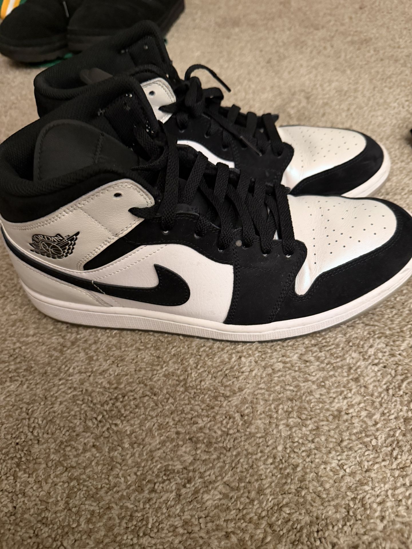 Jordan 1 High Black & White
