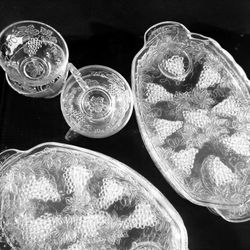 Vintage 1950s Crystal Anchor Serva-Snack Set