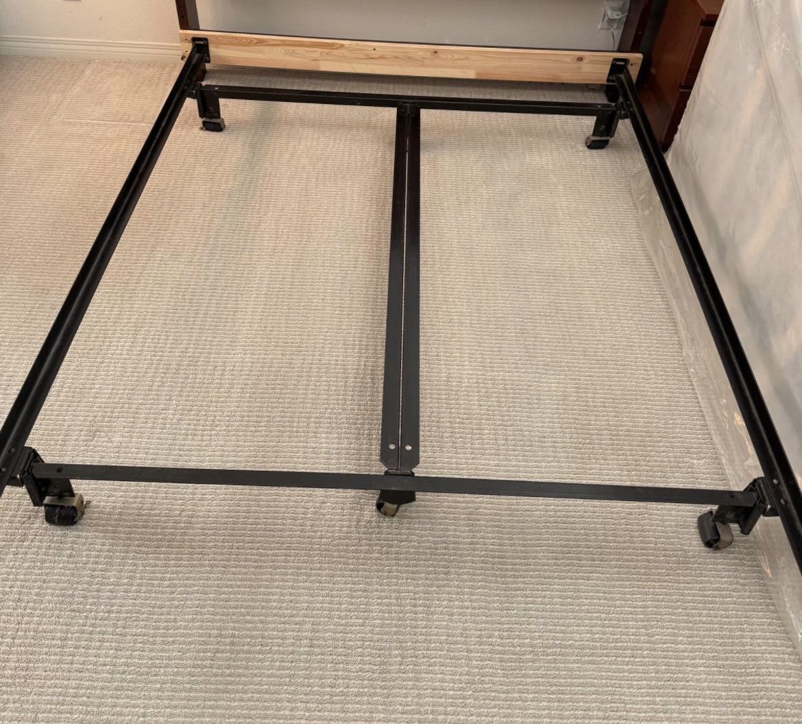 QUEEN SIZE METAL BED FRAME