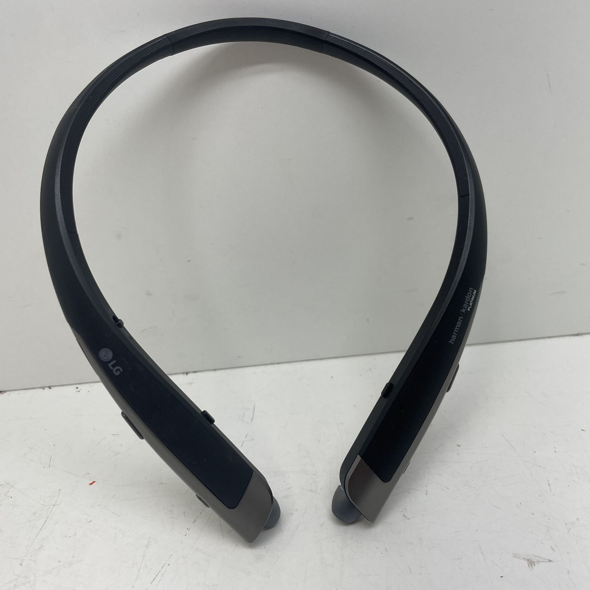 LG Bluetooth Earbuds 197779