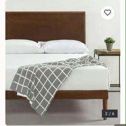 SOLID WOOD QUEEN SIZE PLATFORM BED FRANE NEW IN BOX,NO MATTRESS INCLUIDED