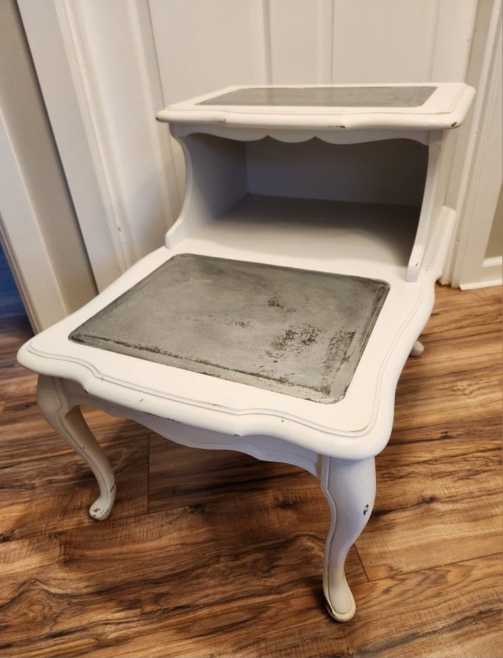 Vintage End Table / Night Stand