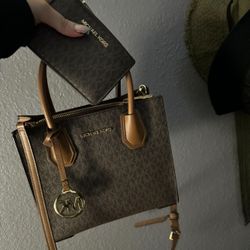 MK purse w wallet 