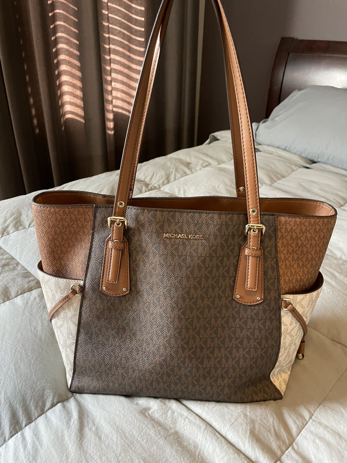 Michael Kors Voyage Tote Bag