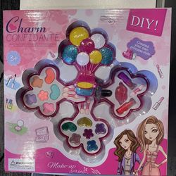 Charm Confidante Girls Toy Makeup Set