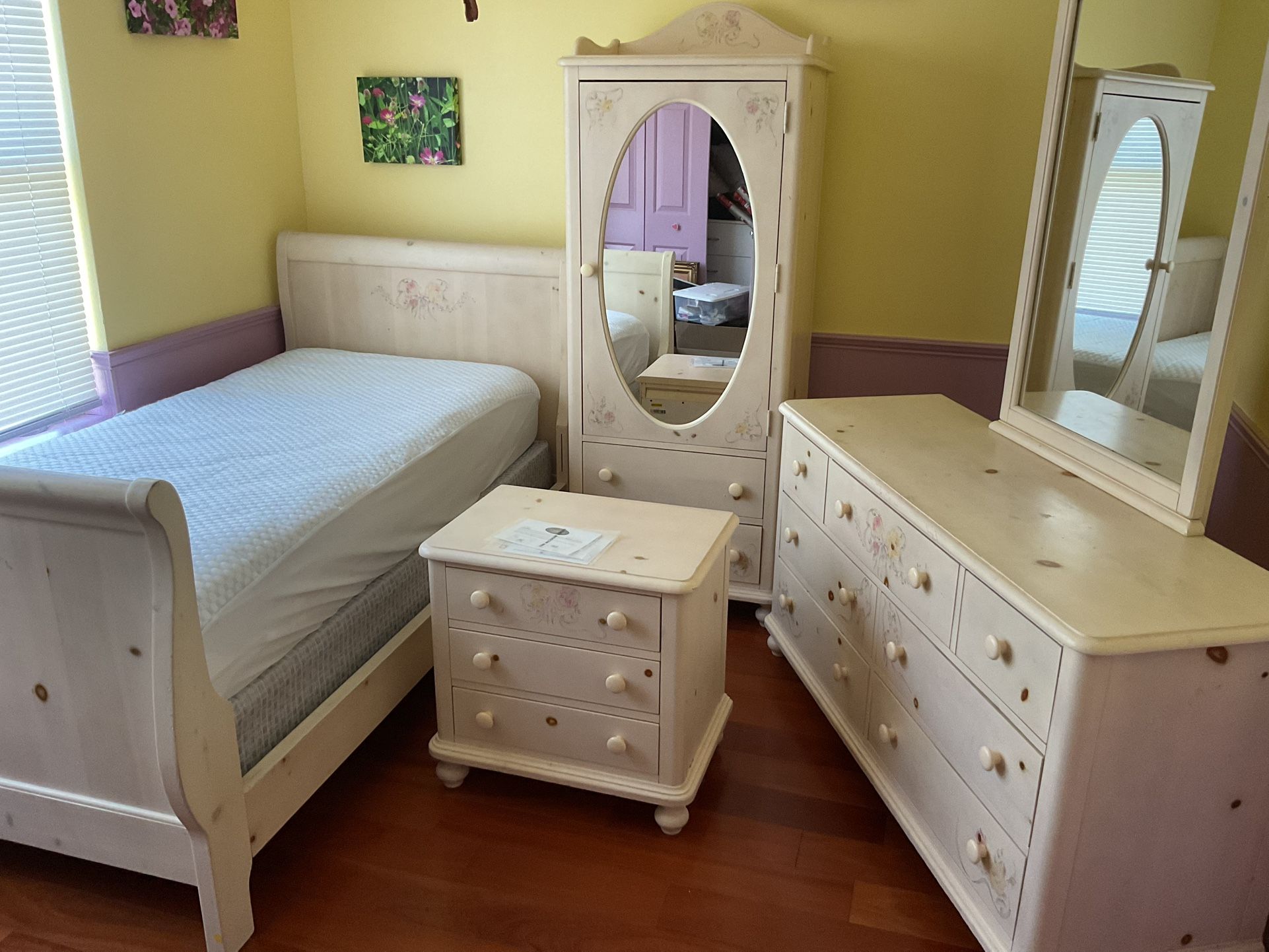 Twin Bed With Bedroom Set