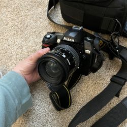 Nikon D70 DSLR camera Body And Lens