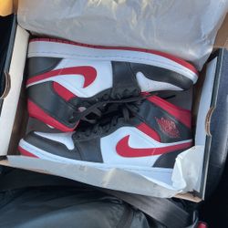 Jordan 1 Mids Size 9 Mens