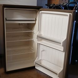General Electric Mini Refrigerator
