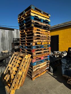 Pallets! Selling all pallets. Sold together only!!