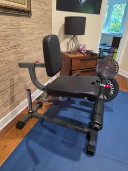 XMark leg exercise with rotary leg extension
