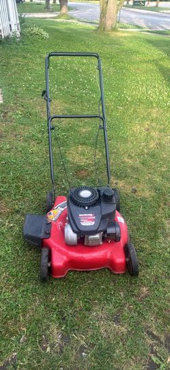 YARD MACHINES 20” Push Lawnmower