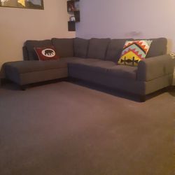 Sectional Couch/sofa With Chaise