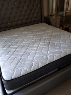 NEW KING PLUSH PILLOW TOP MATTRESS WITH BOX SPRING