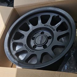 Method Race Wheels Bead Grip 703 Size:17x8.5 Bolt Pattern:5x5 Offset Spacing:0/4.8"