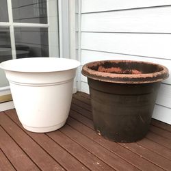 Lot of 2 Extra Large 20" Plastic Garden Nursery Flower Landscaping Pots