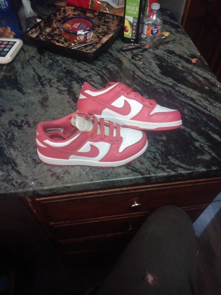 Girls Size 3Y Nike Dunk Low Gypsy Rose White