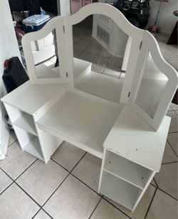 Little girl vanity