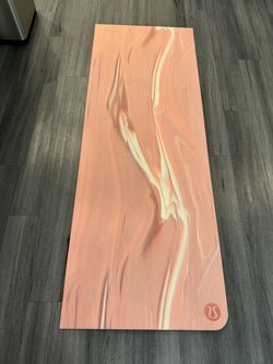 Lululemon yoga mat in pink for sale - like new