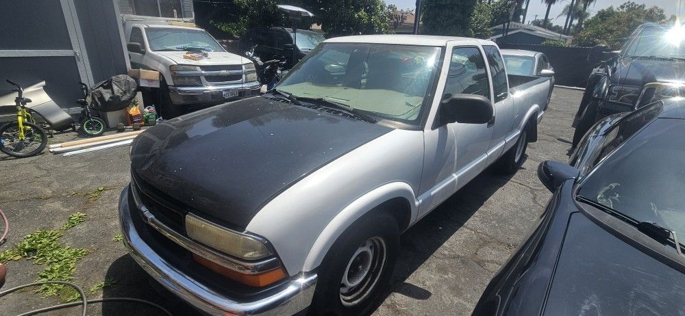 2002 Chevy S10 !!! Parts Only