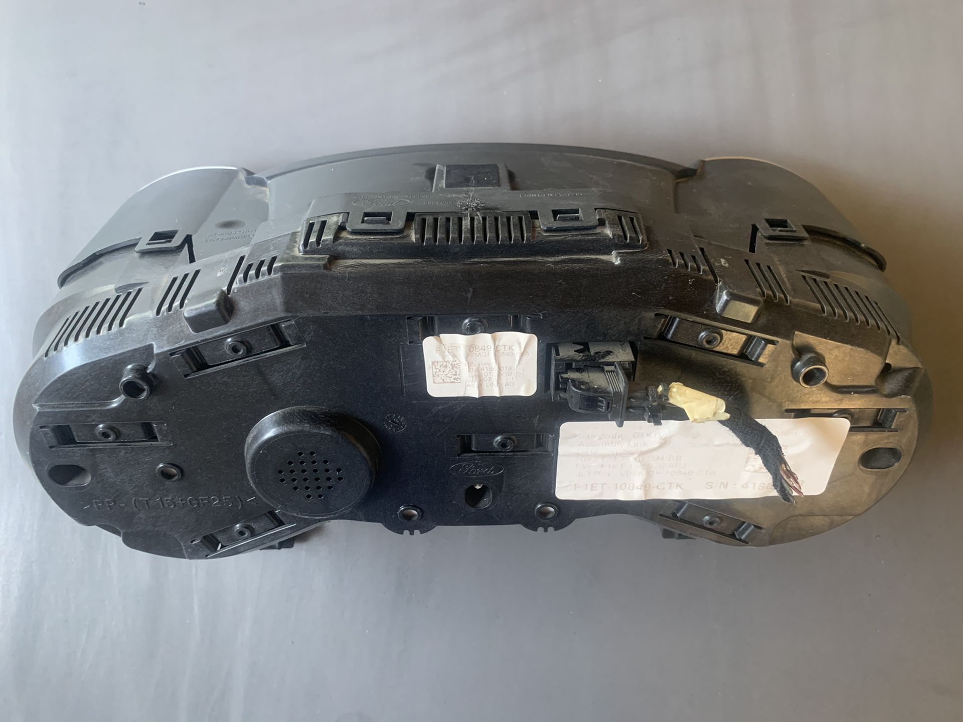 2015-2018 Ford Focus speedometer cluster