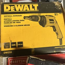 A Lot Off Blades For Metal And Wood Also Hand Tools 