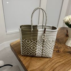 Maria Victoria Tote Bags