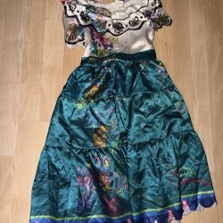 Kids Halloween Costumes different Sizes 