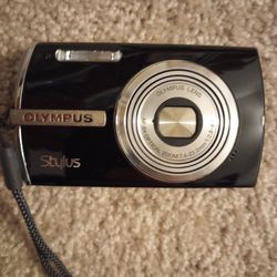 Olympus Stylus 1200 Camera Kit, Like New