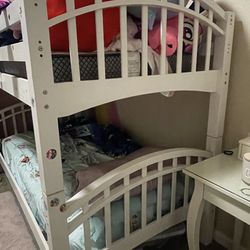 Bunk Bed /2 Twin Mattress 