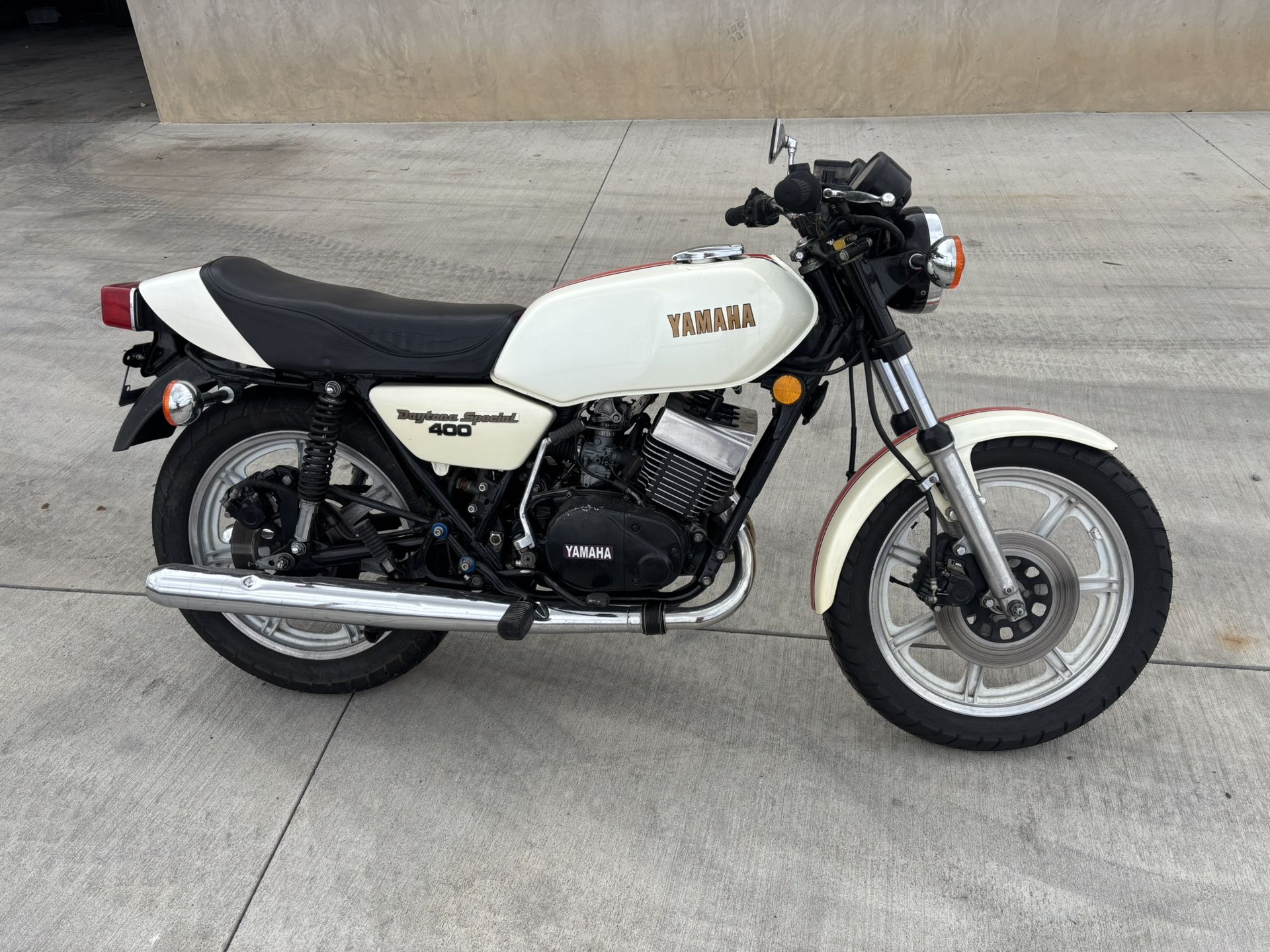 Model Rd400 1979 Yamaha RD400 DAYTONA SPECIAL for Sale in Oceanside, CA - OfferUp