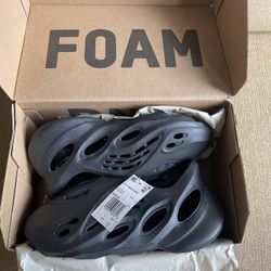 Black Adidas Yeezy Foam RNR