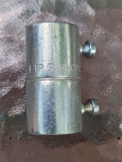 Lot of 43 Galvanized Steel EMT Set-Screw Conduit Couplings 3/4"