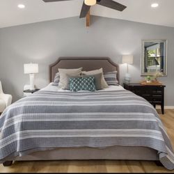 King Bed And Box Springs And Free King Mattress 