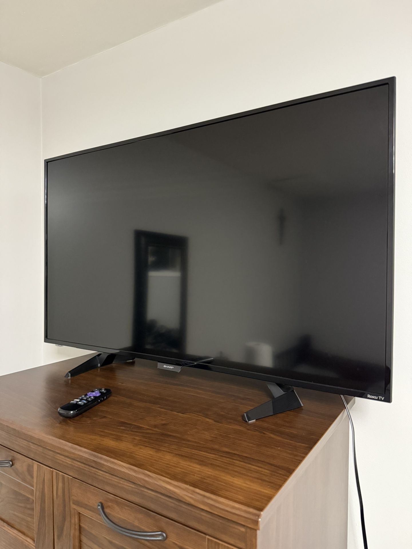 38” Roku Flatscreen TV With Remote Control
