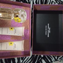 Daisy So Fresh Gift Set $65