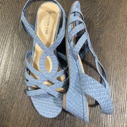 Womans Blue Wedge Sandals Size 8 By London Fog 