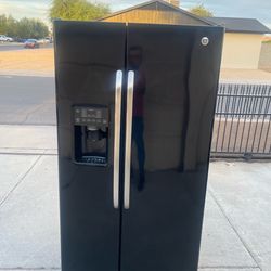 Refrigerator GE black