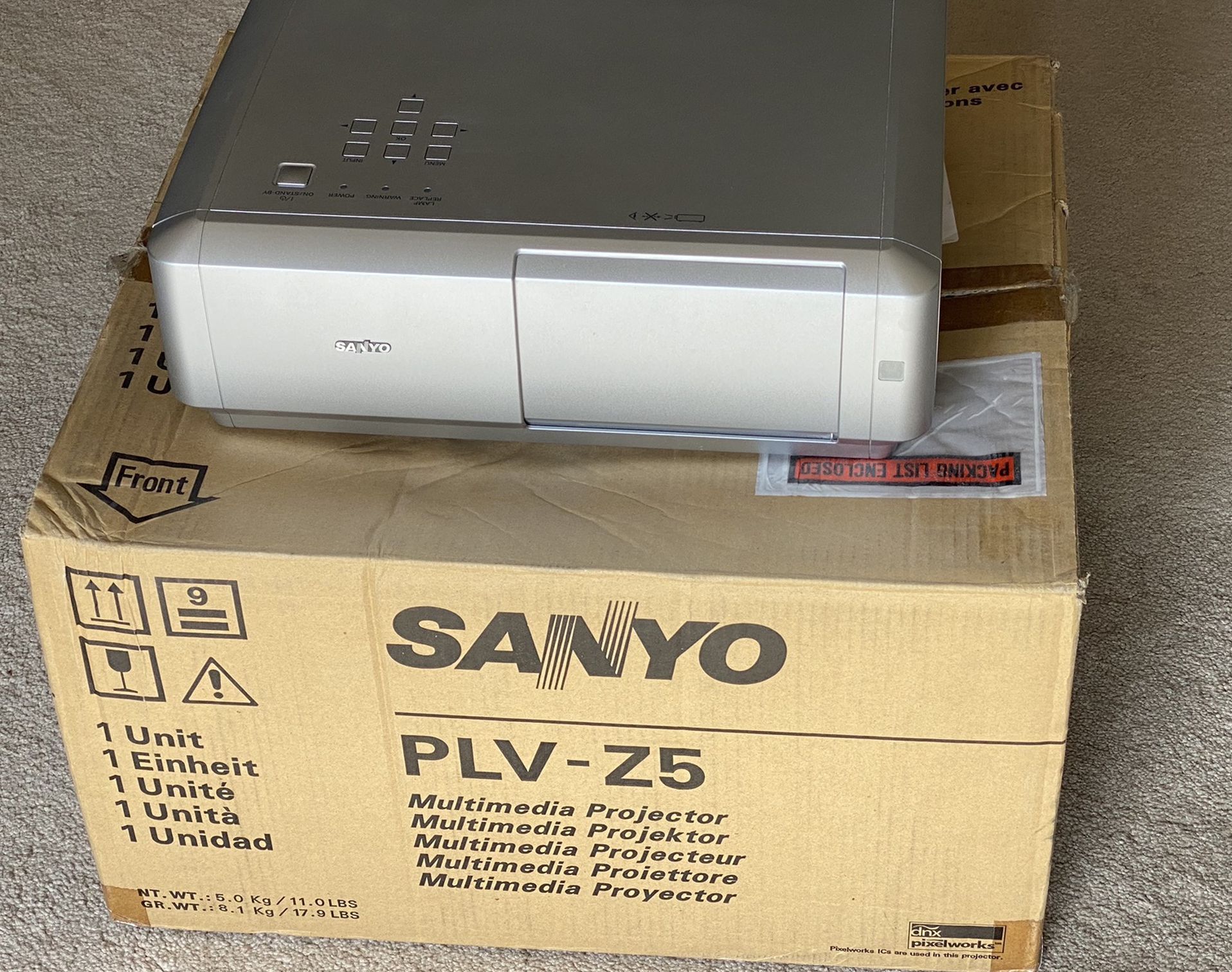 Sanyo PLV-Z5 Home Theater Projector