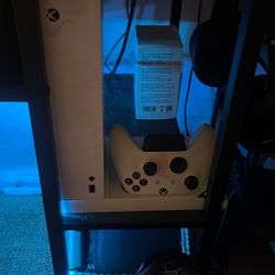 Xbox Series. Comes With All The Cords And A Controller 
