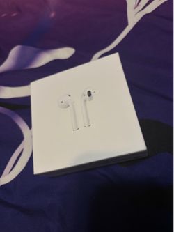 excellent condition AirPods second GEN wireless charging case AirPods second GEN wireless charging case-excellent condition