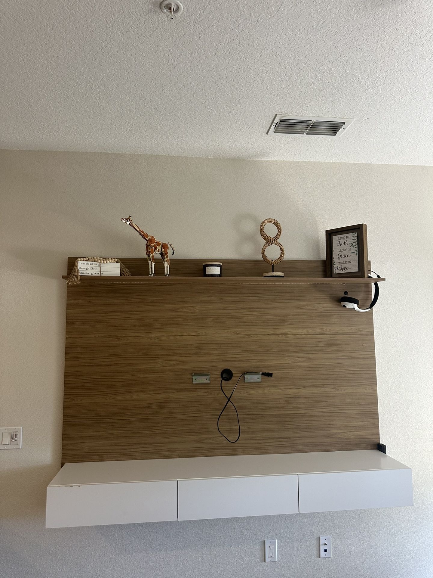 FREE TV WALL MOUNT