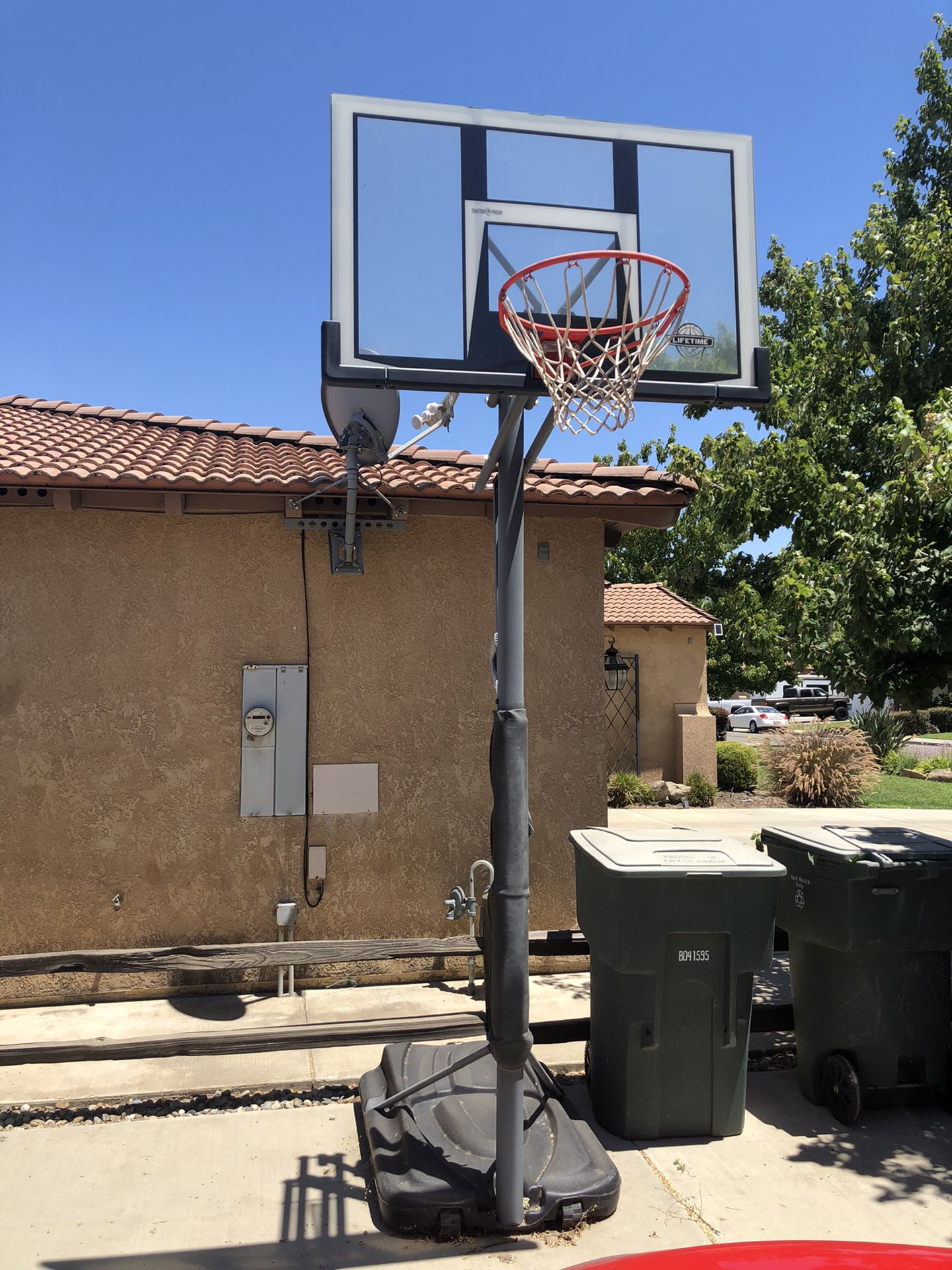Lifetime 52” basketball hoop