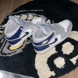 Air jordan 1 mid “wolf grey”