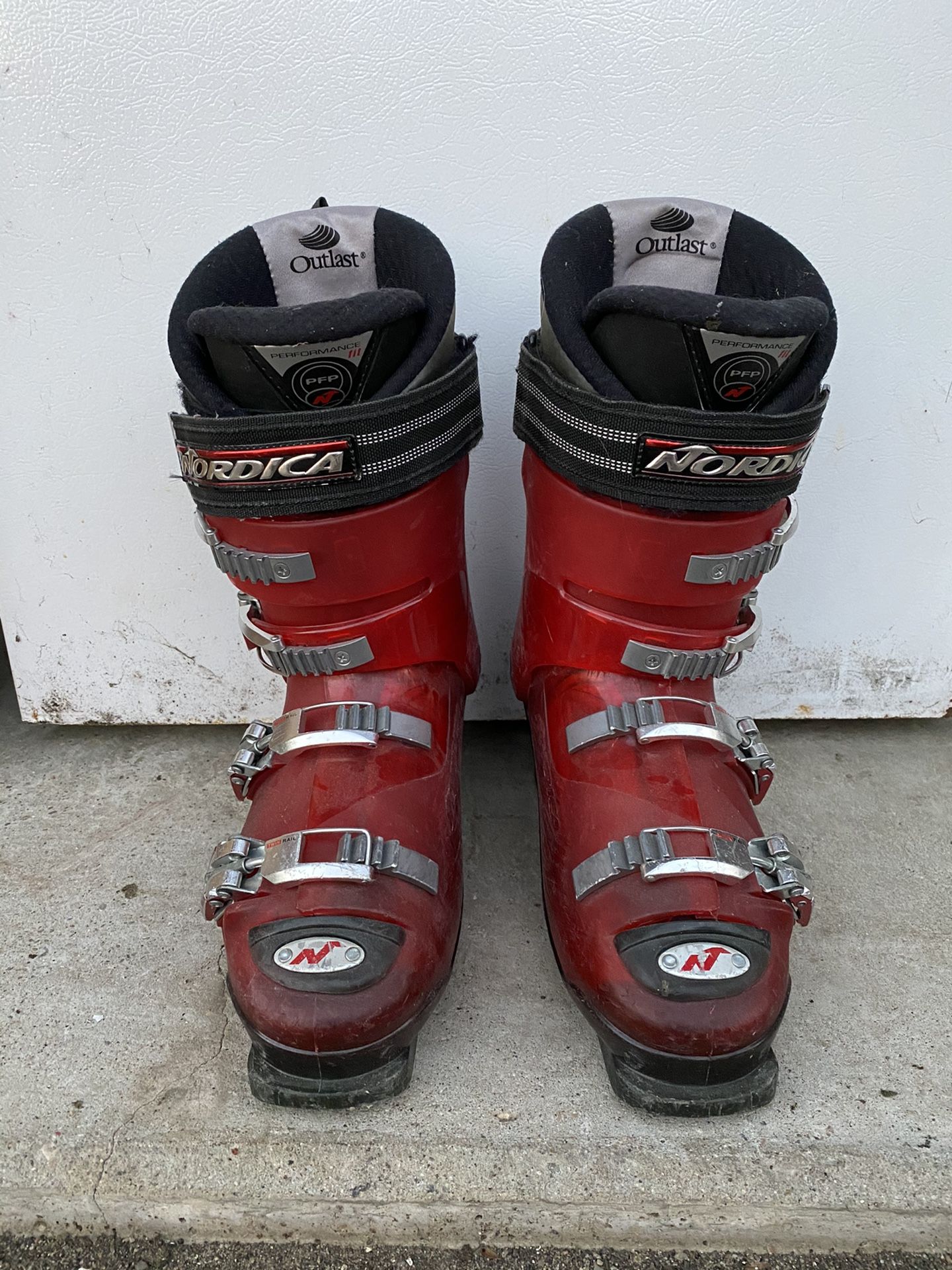 Red Nordica Performance Ski Boots Size 27 / 27.5
