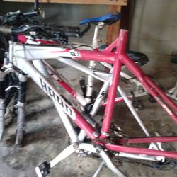 Adult Mountain Bike Frames Specialized ,Harp,Giant To Make A Few Let Me Know If Youyñr Interested 