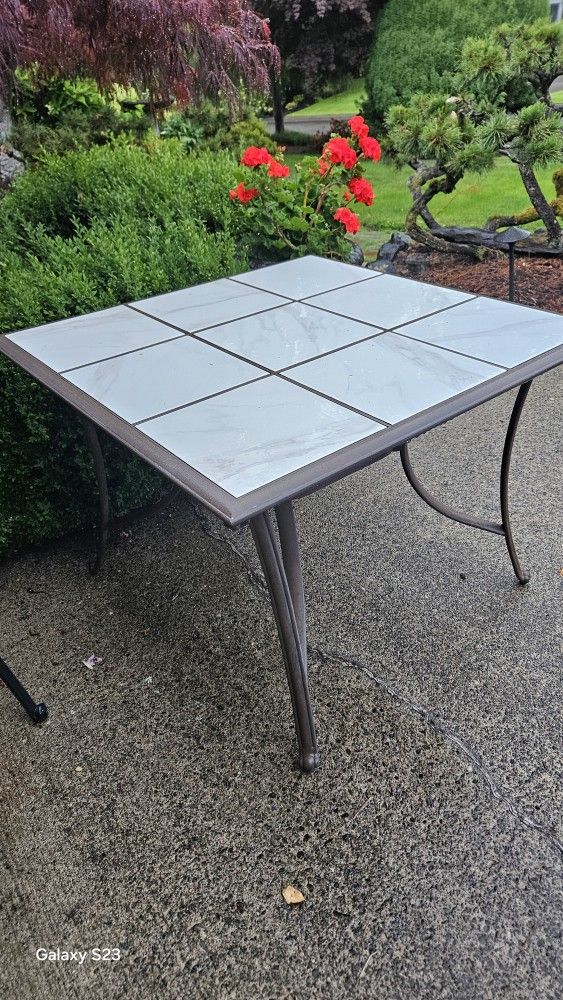METAL / TILE TABLE