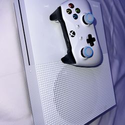 1TB XBOX ONE S!!!ITS NOT A SERIES S!!!